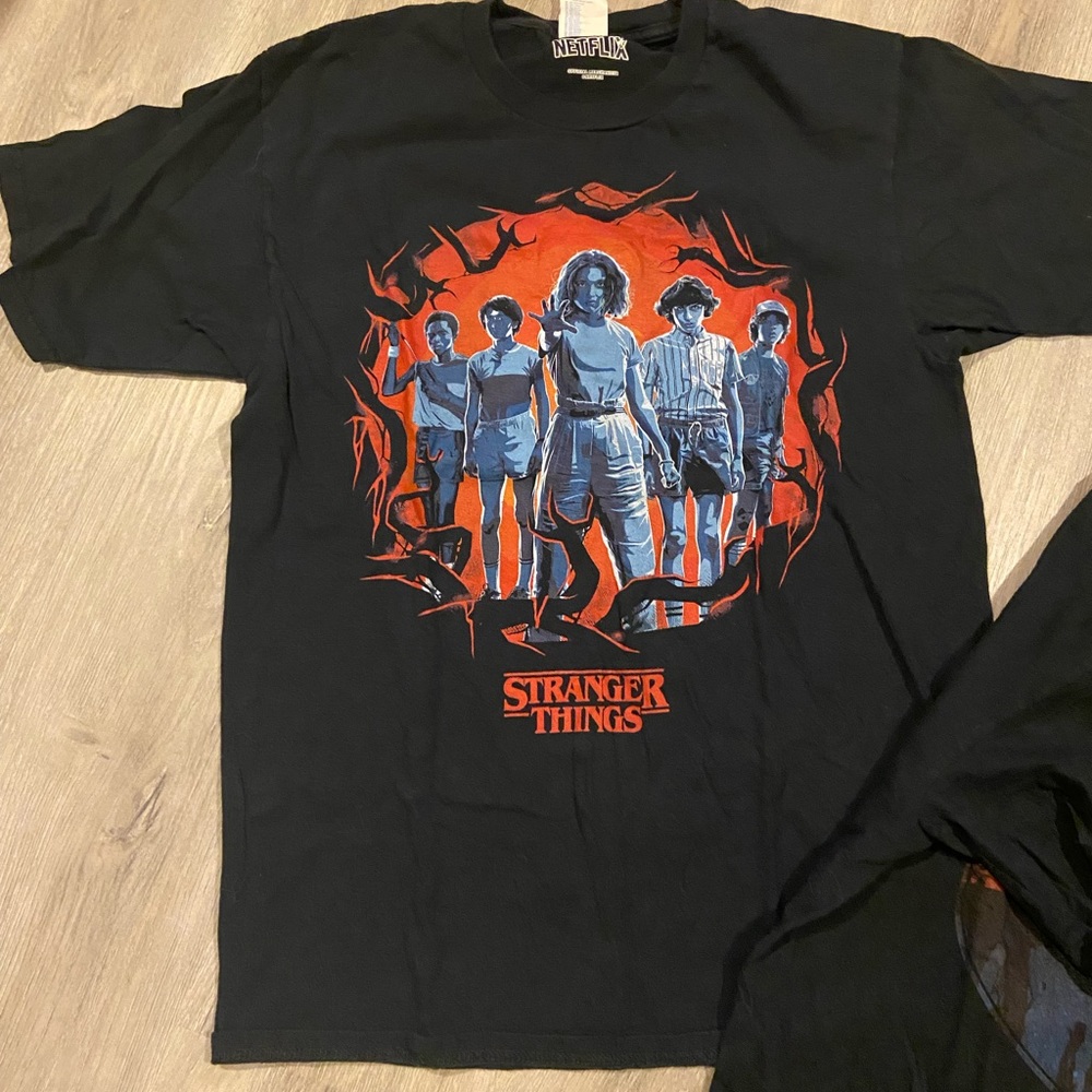 Medium Stranger Things Tees - Picture 2 of 4